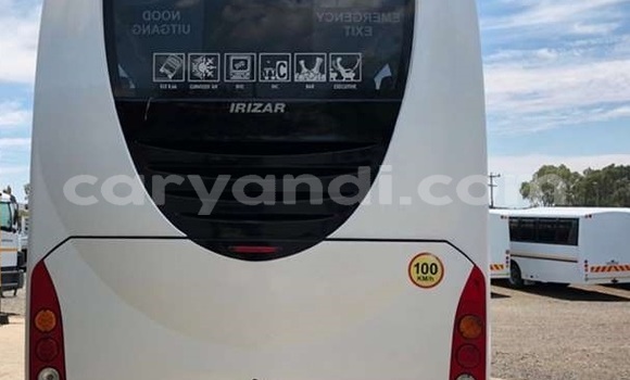 Nunua Ilio tumika Volvo F4 Nyeupe Lori ndani ya Lusaka nchini Zambia Nunua Ilio tumika Volvo F4 Nyeupe Lori ndani ya Lusaka nchini Zambia