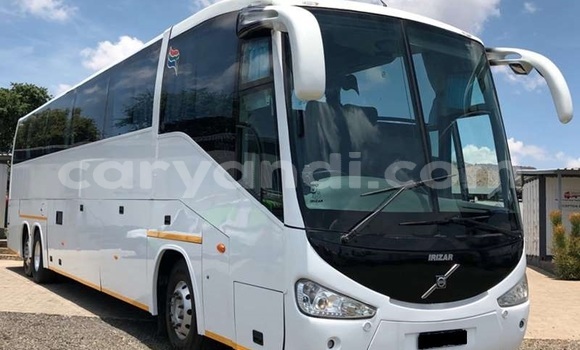 Nunua Ilio tumika Volvo F4 Nyeupe Lori ndani ya Lusaka nchini Zambia Nunua Ilio tumika Volvo F4 Nyeupe Lori ndani ya Lusaka nchini Zambia