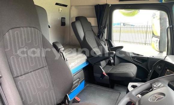 Acheter Occasion Utilitaire Mercedes–Benz Truck Blanc à Chingola, Zambie Acheter Occasion Utilitaire Mercedes–Benz Truck Blanc à Chingola, Zambie