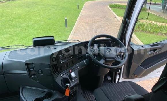 Acheter Occasion Utilitaire Mercedes–Benz Truck Blanc à Chingola, Zambie Acheter Occasion Utilitaire Mercedes–Benz Truck Blanc à Chingola, Zambie