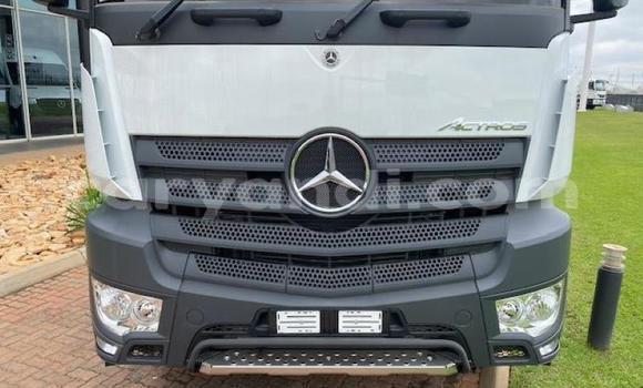 Acheter Occasion Utilitaire Mercedes–Benz Truck Blanc à Chingola, Zambie Acheter Occasion Utilitaire Mercedes–Benz Truck Blanc à Chingola, Zambie