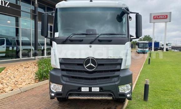 Acheter Occasion Utilitaire Mercedes–Benz Truck Blanc à Chingola, Zambie Acheter Occasion Utilitaire Mercedes–Benz Truck Blanc à Chingola, Zambie