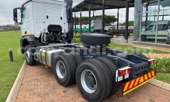 Acheter Occasion Utilitaire Mercedes–Benz Truck Blanc à Chingola, Zambie Acheter Occasion Utilitaire Mercedes–Benz Truck Blanc à Chingola, Zambie