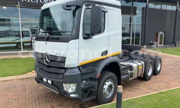 Acheter Occasion Utilitaire Mercedes–Benz Truck Blanc à Chingola, Zambie Acheter Occasion Utilitaire Mercedes–Benz Truck Blanc à Chingola, Zambie