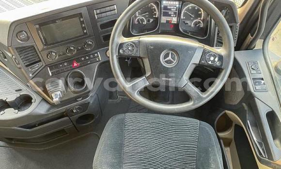 Acheter Occasion Utilitaire Mercedes–Benz Arocs Blanc à Livingstone, Zambie Acheter Occasion Utilitaire Mercedes–Benz Arocs Blanc à Livingstone, Zambie