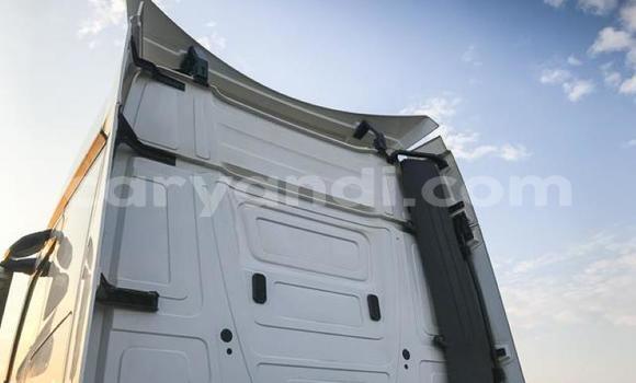 Acheter Occasion Utilitaire Mercedes–Benz Arocs Blanc à Livingstone, Zambie Acheter Occasion Utilitaire Mercedes–Benz Arocs Blanc à Livingstone, Zambie