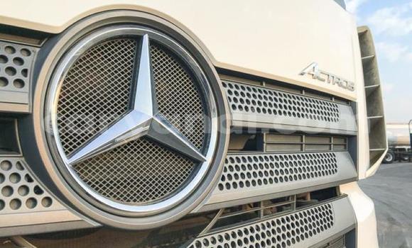 Acheter Occasion Utilitaire Mercedes–Benz Arocs Blanc à Livingstone, Zambie Acheter Occasion Utilitaire Mercedes–Benz Arocs Blanc à Livingstone, Zambie