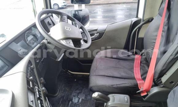 Nunua Ilio tumika Volvo FL Nyeupe Lori ndani ya Chingola nchini Zambia Nunua Ilio tumika Volvo FL Nyeupe Lori ndani ya Chingola nchini Zambia