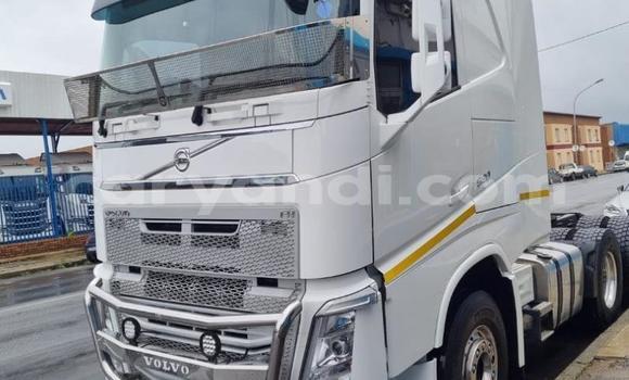 Nunua Ilio tumika Volvo FL Nyeupe Lori ndani ya Chingola nchini Zambia Nunua Ilio tumika Volvo FL Nyeupe Lori ndani ya Chingola nchini Zambia