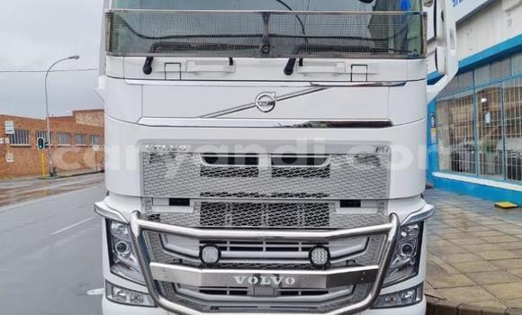 Nunua Ilio tumika Volvo FL Nyeupe Lori ndani ya Chingola nchini Zambia Nunua Ilio tumika Volvo FL Nyeupe Lori ndani ya Chingola nchini Zambia