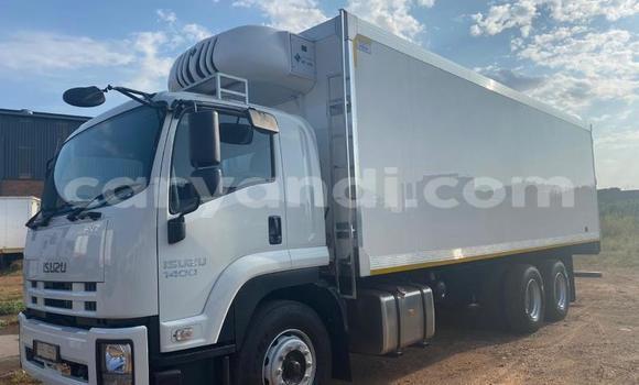 Acheter Occasion Utilitaire Isuzu FTR 850 Blanc à Chingola, Zambie