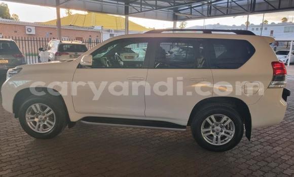 Acheter Occasion Voiture Toyota Land Cruiser Prado Blanc à Livingstone, Zambie Acheter Occasion Voiture Toyota Land Cruiser Prado Blanc à Livingstone, Zambie