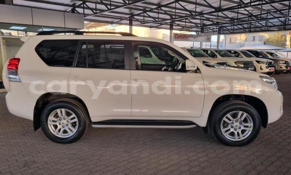 Acheter Occasion Voiture Toyota Land Cruiser Prado Blanc à Livingstone, Zambie Acheter Occasion Voiture Toyota Land Cruiser Prado Blanc à Livingstone, Zambie
