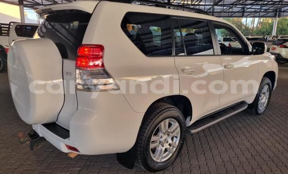 Acheter Occasion Voiture Toyota Land Cruiser Prado Blanc à Livingstone, Zambie Acheter Occasion Voiture Toyota Land Cruiser Prado Blanc à Livingstone, Zambie