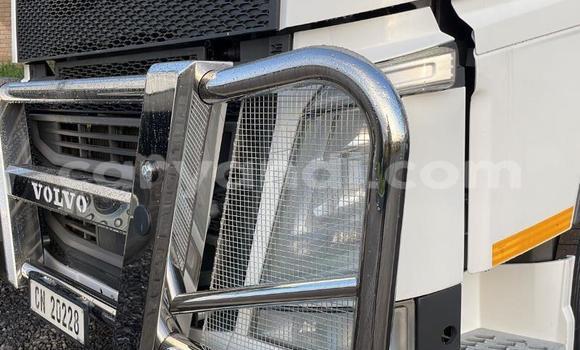 Acheter Occasion Utilitaire Volvo FL Blanc à Livingstone, Zambie Acheter Occasion Utilitaire Volvo FL Blanc à Livingstone, Zambie