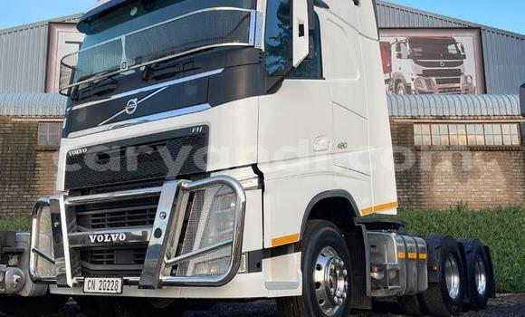 Acheter Occasion Utilitaire Volvo FL Blanc à Livingstone, Zambie Acheter Occasion Utilitaire Volvo FL Blanc à Livingstone, Zambie