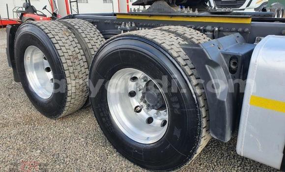 Acheter Occasion Utilitaire Volvo FL Blanc à Lusaka, Zambie Acheter Occasion Utilitaire Volvo FL Blanc à Lusaka, Zambie
