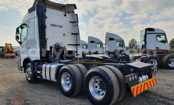 Acheter Occasion Utilitaire Volvo FL Blanc à Lusaka, Zambie Acheter Occasion Utilitaire Volvo FL Blanc à Lusaka, Zambie