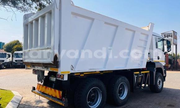 Acheter Occasion Utilitaire Man TGX Blanc à Lusaka, Zambie Acheter Occasion Utilitaire Man TGX Blanc à Lusaka, Zambie