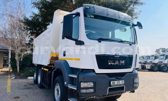 Acheter Occasion Utilitaire Man TGX Blanc à Lusaka, Zambie Acheter Occasion Utilitaire Man TGX Blanc à Lusaka, Zambie