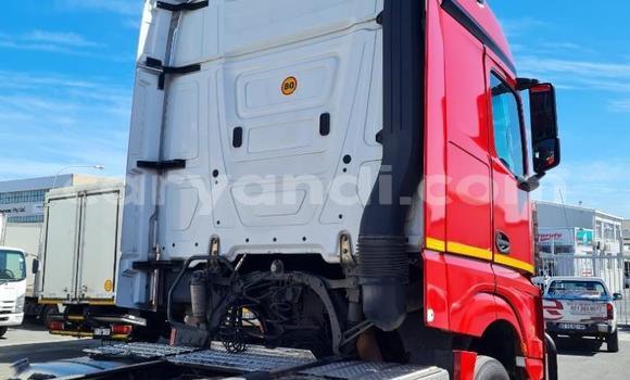 Acheter Occasion Utilitaire Mercedes–Benz 2644 Rouge à Livingstone, Zambie Acheter Occasion Utilitaire Mercedes–Benz 2644 Rouge à Livingstone, Zambie