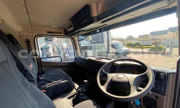 Nunua Ilio tumika Mitsubishi Fuso Nyeupe Lori ndani ya Kitwe nchini Zambia Nunua Ilio tumika Mitsubishi Fuso Nyeupe Lori ndani ya Kitwe nchini Zambia