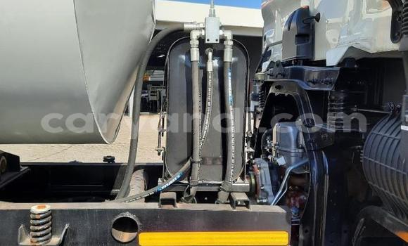 Acheter Occasion Utilitaire Hino 300 Series Blanc à Chingola, Zambie Acheter Occasion Utilitaire Hino 300 Series Blanc à Chingola, Zambie