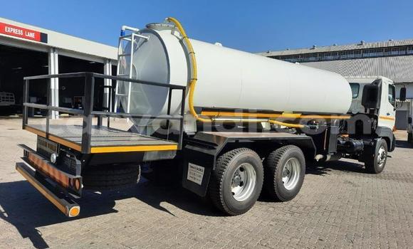 Acheter Occasion Utilitaire Hino 300 Series Blanc à Chingola, Zambie Acheter Occasion Utilitaire Hino 300 Series Blanc à Chingola, Zambie