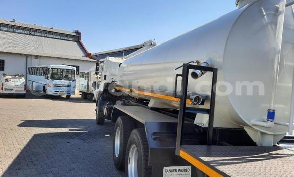 Acheter Occasion Utilitaire Hino 300 Series Blanc à Chingola, Zambie Acheter Occasion Utilitaire Hino 300 Series Blanc à Chingola, Zambie