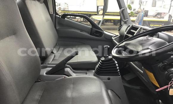 Acheter Occasion Utilitaire Hino 300 Series Blanc à Chingola, Zambie Acheter Occasion Utilitaire Hino 300 Series Blanc à Chingola, Zambie