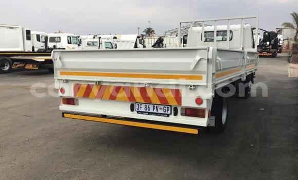 Acheter Occasion Utilitaire Hino 300 Series Blanc à Chingola, Zambie Acheter Occasion Utilitaire Hino 300 Series Blanc à Chingola, Zambie