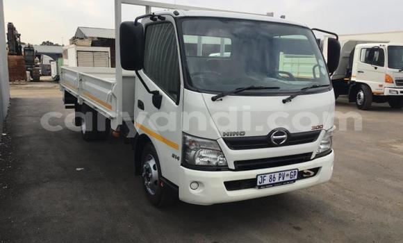Acheter Occasion Utilitaire Hino 300 Series Blanc à Chingola, Zambie Acheter Occasion Utilitaire Hino 300 Series Blanc à Chingola, Zambie