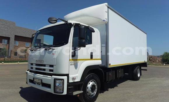 Acheter Occasion Utilitaire Isuzu FTR 850 Blanc à Kitwe, Zambie Acheter Occasion Utilitaire Isuzu FTR 850 Blanc à Kitwe, Zambie