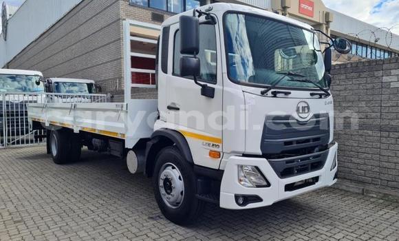 Acheter Occasion Utilitaire Nissan UD Blanc à Livingstone, Zambie