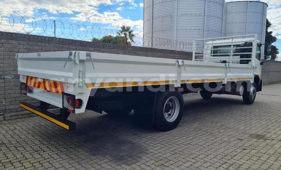 Acheter Occasion Utilitaire Nissan UD Blanc à Livingstone, Zambie Acheter Occasion Utilitaire Nissan UD Blanc à Livingstone, Zambie