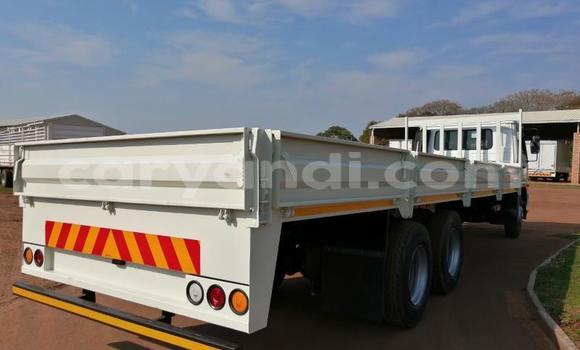 Acheter Occasion Utilitaire Nissan UD Blanc à Chingola, Zambie Acheter Occasion Utilitaire Nissan UD Blanc à Chingola, Zambie