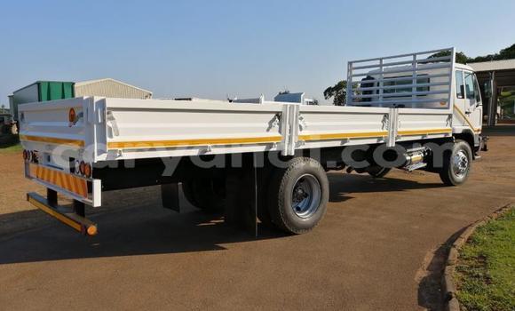 Acheter Occasion Utilitaire Nissan UD Blanc à Livingstone, Zambie Acheter Occasion Utilitaire Nissan UD Blanc à Livingstone, Zambie