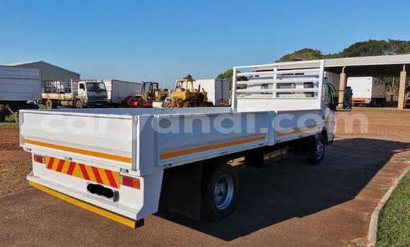 Acheter Occasion Utilitaire Mitsubishi Fuso Blanc à Kitwe, Zambie Acheter Occasion Utilitaire Mitsubishi Fuso Blanc à Kitwe, Zambie