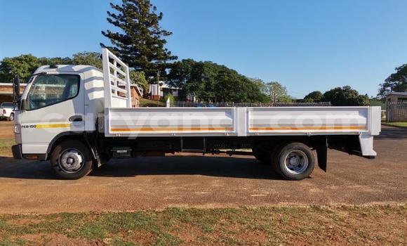 Acheter Occasion Utilitaire Mitsubishi Fuso Blanc à Kitwe, Zambie Acheter Occasion Utilitaire Mitsubishi Fuso Blanc à Kitwe, Zambie