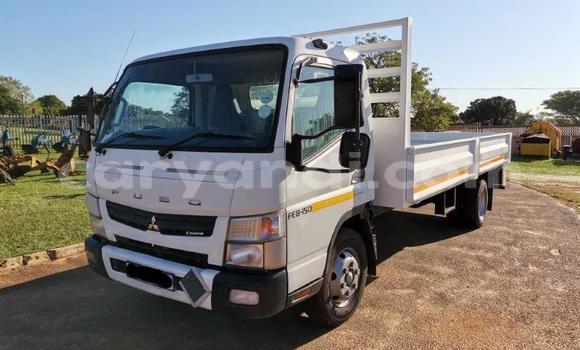 Acheter Occasion Utilitaire Mitsubishi Fuso Blanc à Kitwe, Zambie Acheter Occasion Utilitaire Mitsubishi Fuso Blanc à Kitwe, Zambie