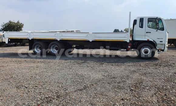 Acheter Occasion Utilitaire Mitsubishi Fuso Blanc à Lusaka, Zambie
