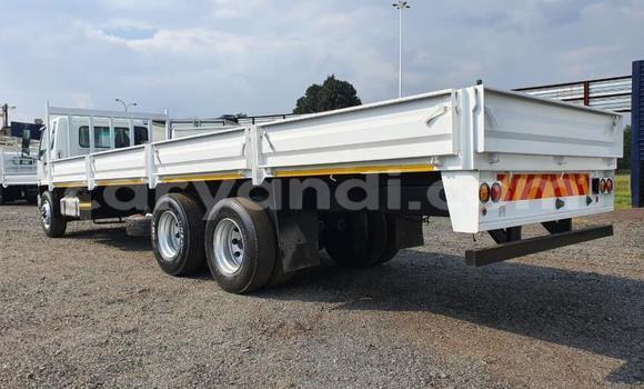 Acheter Occasion Utilitaire Mitsubishi Fuso Blanc à Lusaka, Zambie Acheter Occasion Utilitaire Mitsubishi Fuso Blanc à Lusaka, Zambie