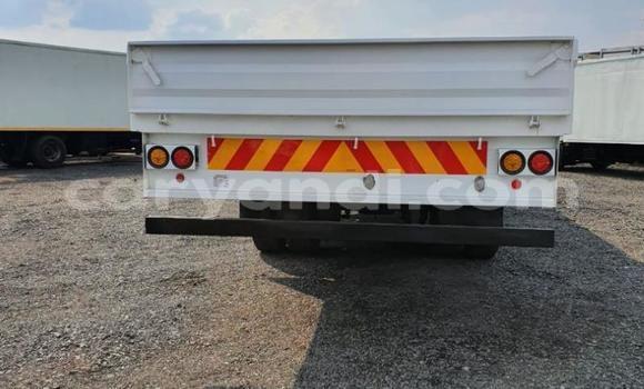 Acheter Occasion Utilitaire Mitsubishi Fuso Blanc à Lusaka, Zambie Acheter Occasion Utilitaire Mitsubishi Fuso Blanc à Lusaka, Zambie
