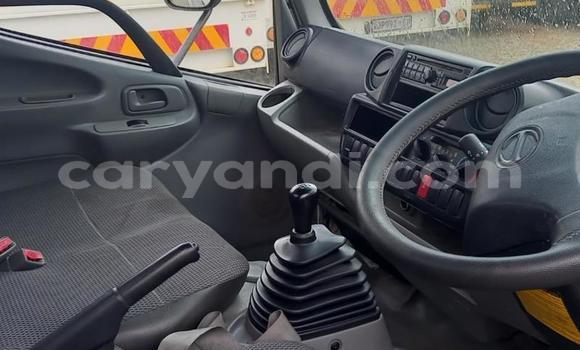 Acheter Occasion Utilitaire Hino 300 Series Blanc à Livingstone, Zambie Acheter Occasion Utilitaire Hino 300 Series Blanc à Livingstone, Zambie