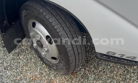 Acheter Occasion Utilitaire Hino 300 Series Blanc à Livingstone, Zambie Acheter Occasion Utilitaire Hino 300 Series Blanc à Livingstone, Zambie