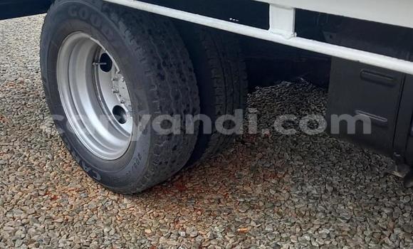 Acheter Occasion Utilitaire Hino 300 Series Blanc à Livingstone, Zambie Acheter Occasion Utilitaire Hino 300 Series Blanc à Livingstone, Zambie