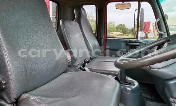 Nunua Ilio tumika Nissan UD Nyekundu Lori ndani ya Livingstone nchini Zambia Nunua Ilio tumika Nissan UD Nyekundu Lori ndani ya Livingstone nchini Zambia