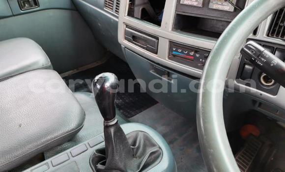 Nunua Ilio tumika Nissan UD Nyekundu Lori ndani ya Livingstone nchini Zambia Nunua Ilio tumika Nissan UD Nyekundu Lori ndani ya Livingstone nchini Zambia