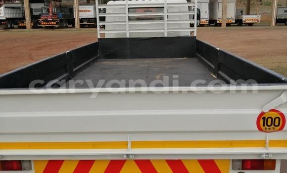 Acheter Occasion Utilitaire Hino 300 Series Blanc à Chingola, Zambie Acheter Occasion Utilitaire Hino 300 Series Blanc à Chingola, Zambie