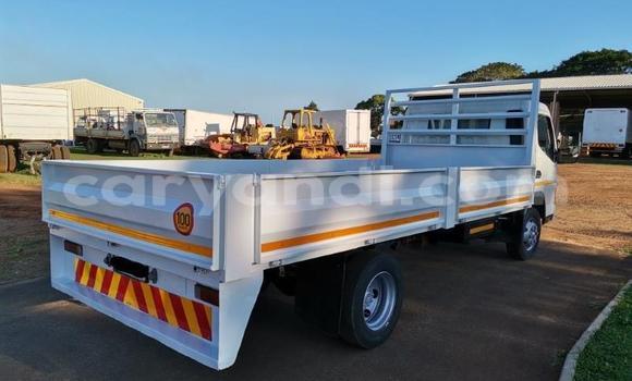 Acheter Occasion Utilitaire Mitsubishi Canter Blanc à Chingola, Zambie Acheter Occasion Utilitaire Mitsubishi Canter Blanc à Chingola, Zambie